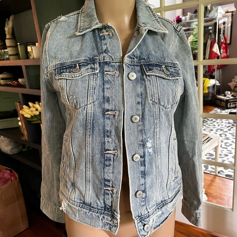 Old Navy Vintage Style Distressed Denim Jacket sz XS EUC